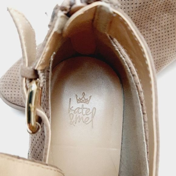 KATE & MEL Laser Perforated Faux Suede Chunky Heel Booties Shooties Beige Sz 10 - Picture 12 of 12